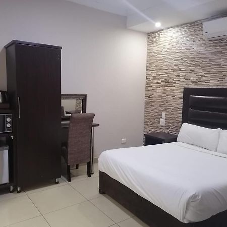 Bayside Hotel & Self Catering 110 West Street Durban Esterno foto