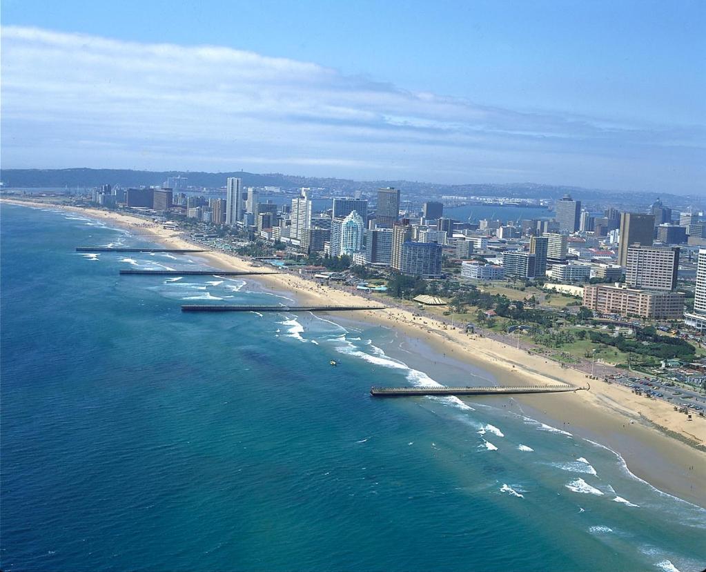 Bayside Hotel & Self Catering 110 West Street Durban Esterno foto