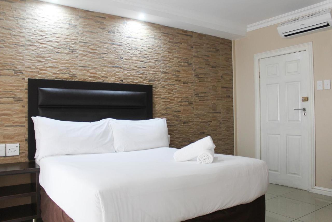Bayside Hotel & Self Catering 110 West Street Durban Esterno foto