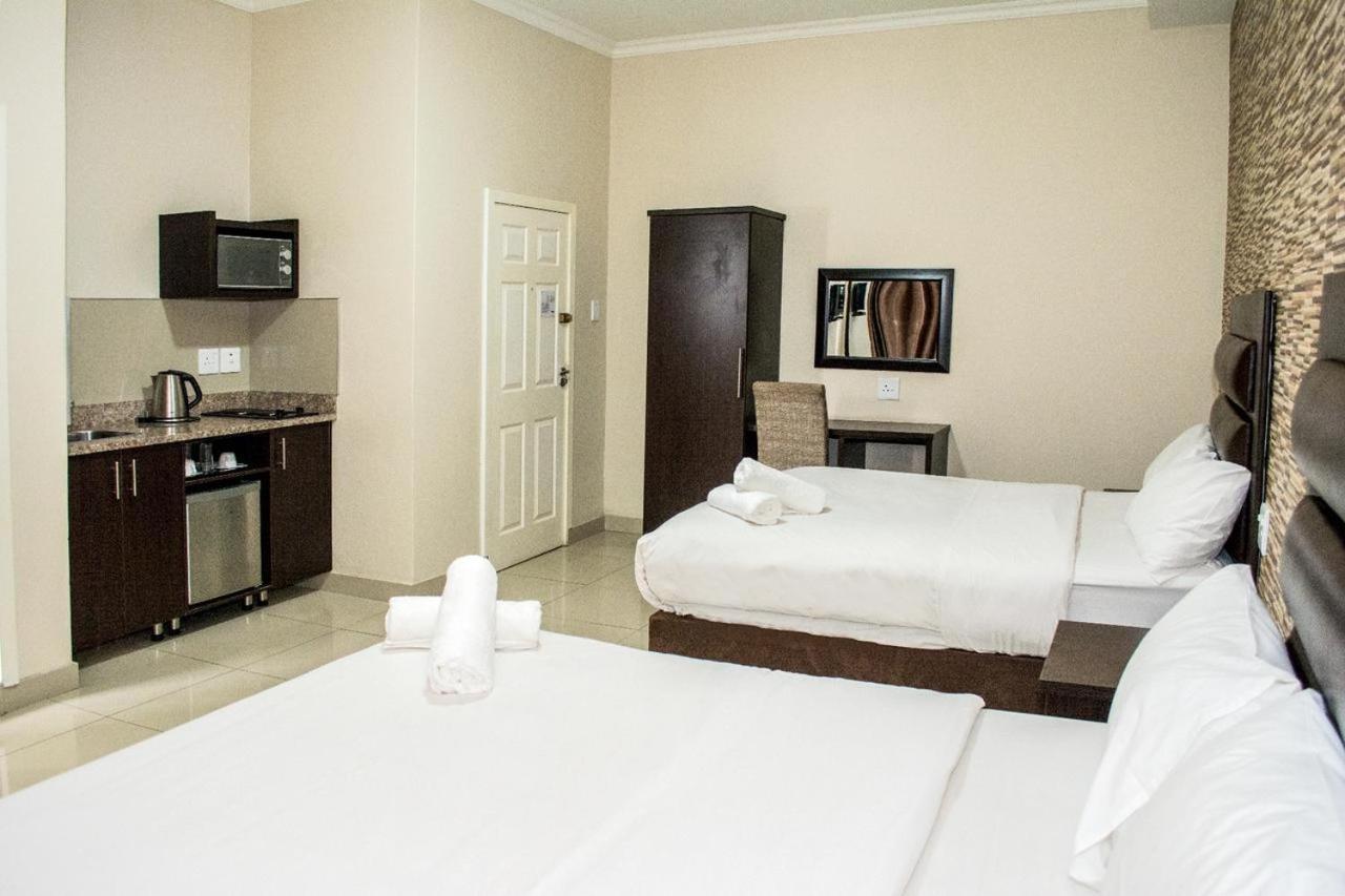 Bayside Hotel & Self Catering 110 West Street Durban Esterno foto
